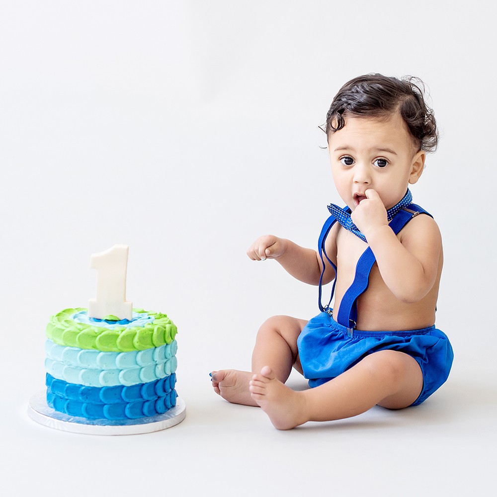 milestone photographer baby photography cake
