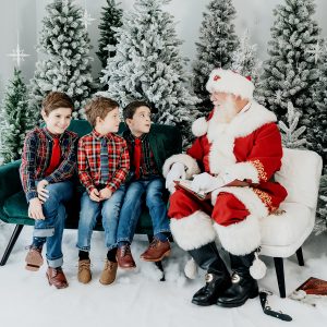christmas family photo shoot with santa clause in Rhode Island 2022 - sarah zollo portraits