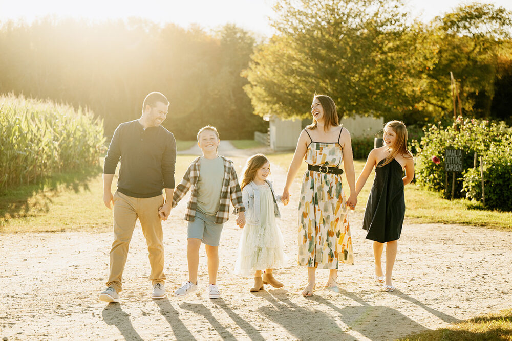 narragansett-ri-family-photographer-family-walking-sunset