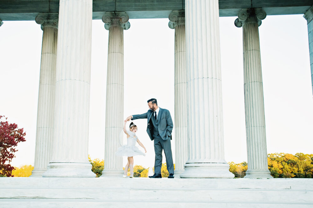 newport-ri-family-photographer-columns-father-daughter